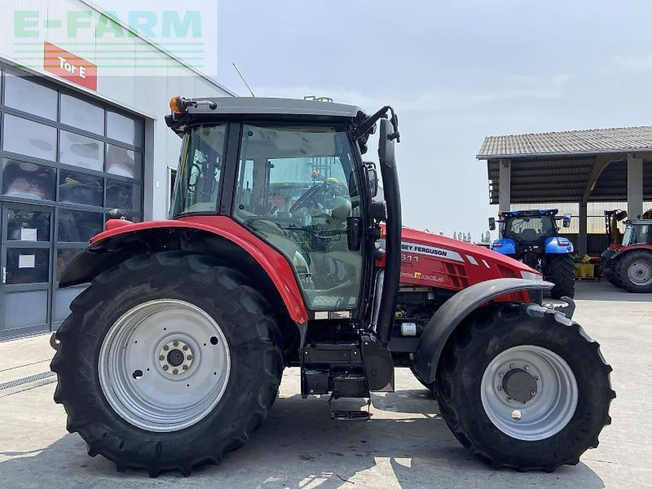 Massey Ferguson mf 5611 dyna-4 essential Essential - Tractor: foto 4 Massey Ferguson mf 5611 dyna-4 essential Essential - Tractor: foto 4