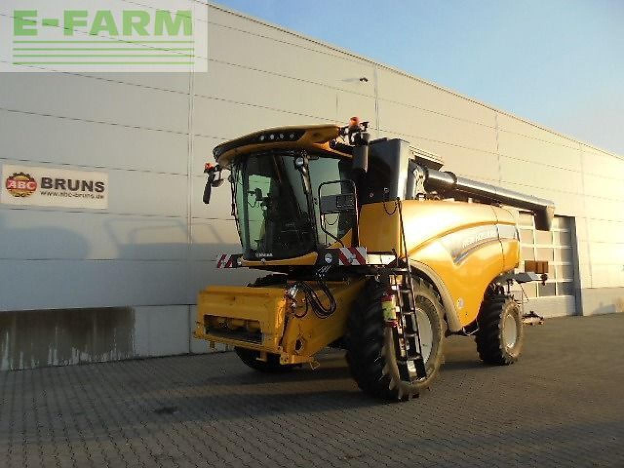 New Holland ch7.70 my19 - Cosechadora de granos: foto 1 New Holland ch7.70 my19 - Cosechadora de granos: foto 1