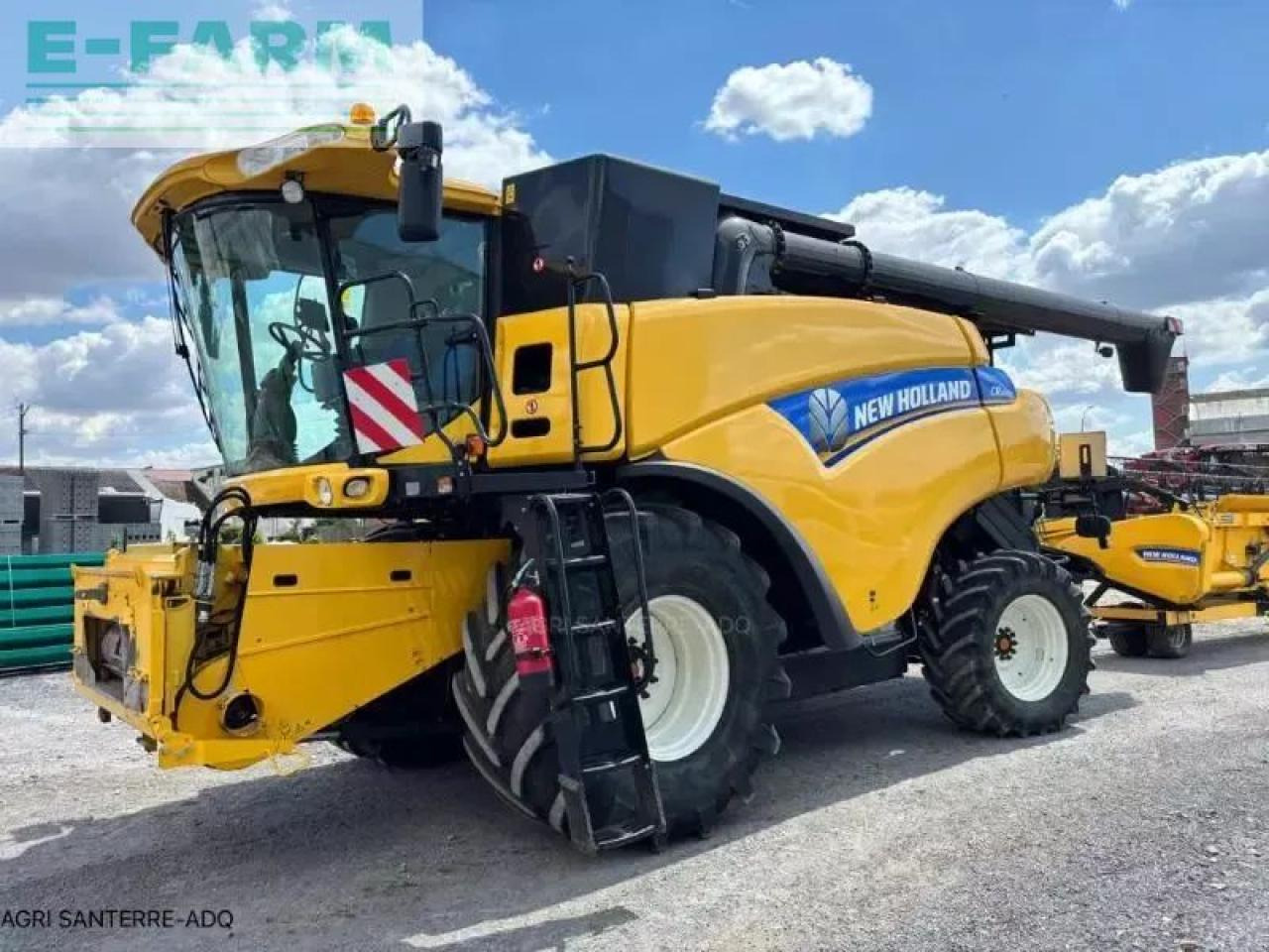 New Holland cr 8070 - Cosechadora de granos: foto 3 New Holland cr 8070 - Cosechadora de granos: foto 3