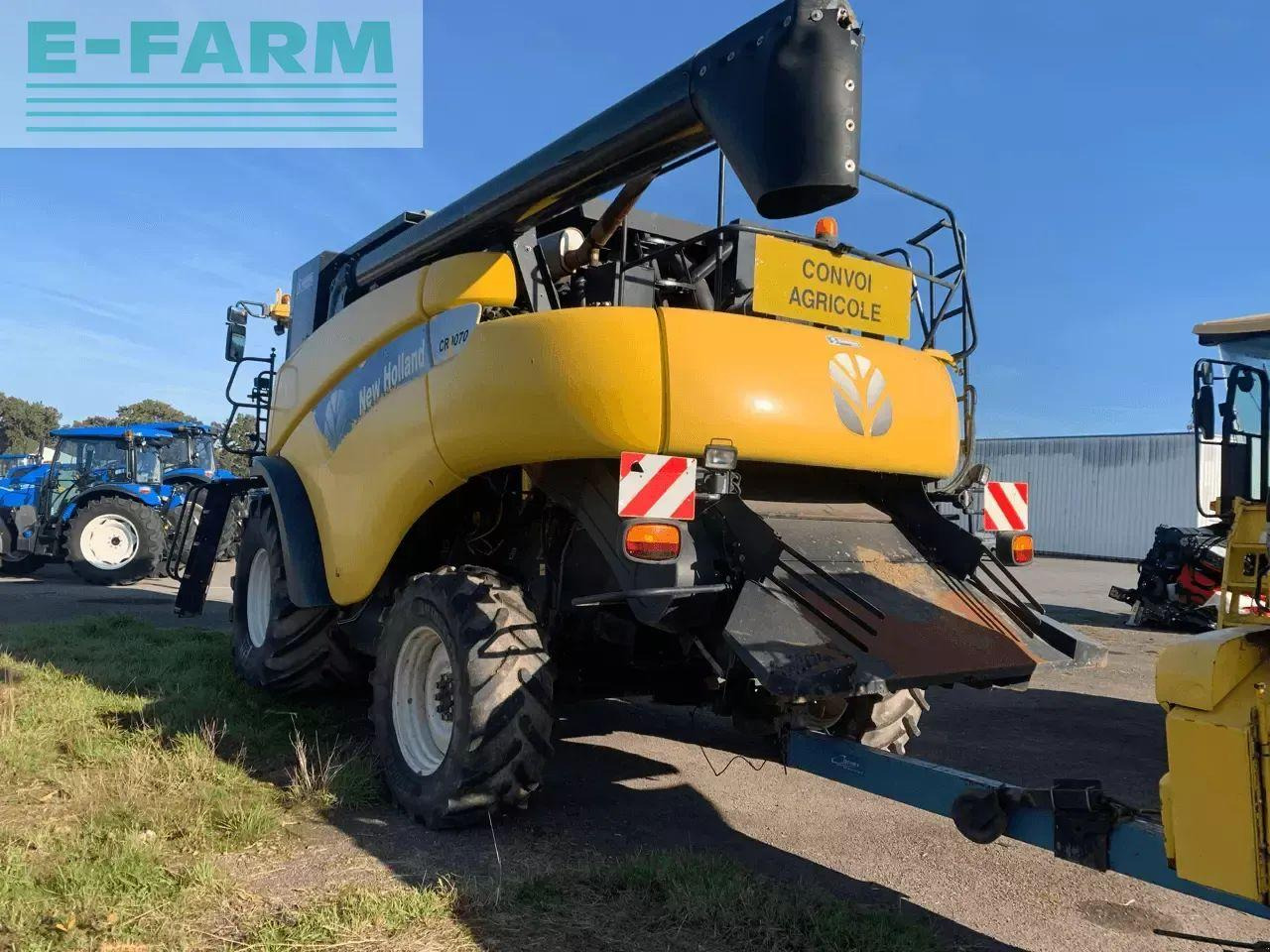 New Holland cr 9070 - Cosechadora de granos: foto 4 New Holland cr 9070 - Cosechadora de granos: foto 4