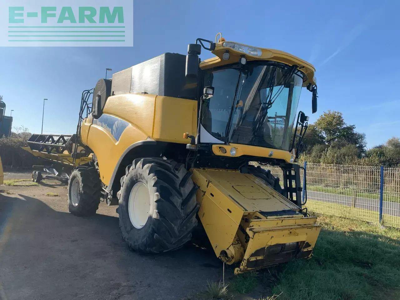 New Holland cr 9070 - Cosechadora de granos: foto 2 New Holland cr 9070 - Cosechadora de granos: foto 2