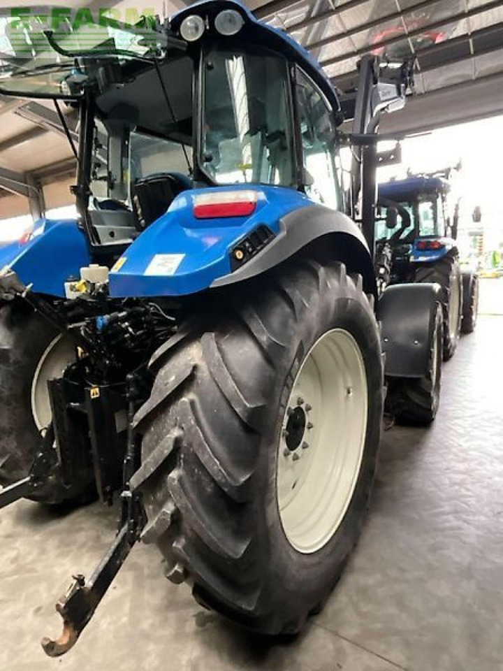 New Holland t 5.105 electro command - Tractor: foto 4 New Holland t 5.105 electro command - Tractor: foto 4