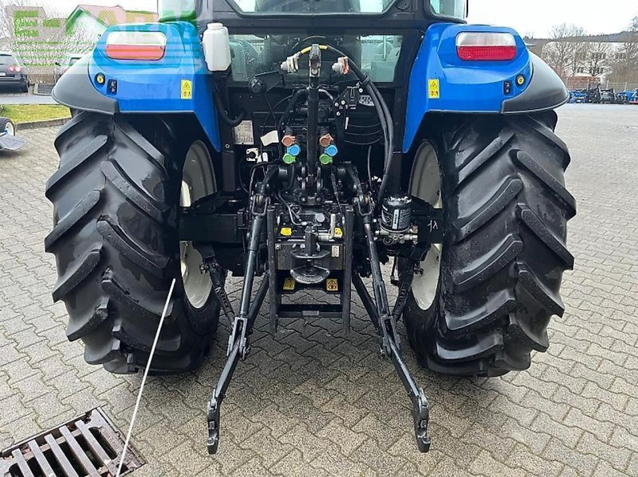 New Holland t 5.95 - Tractor: foto 5 New Holland t 5.95 - Tractor: foto 5