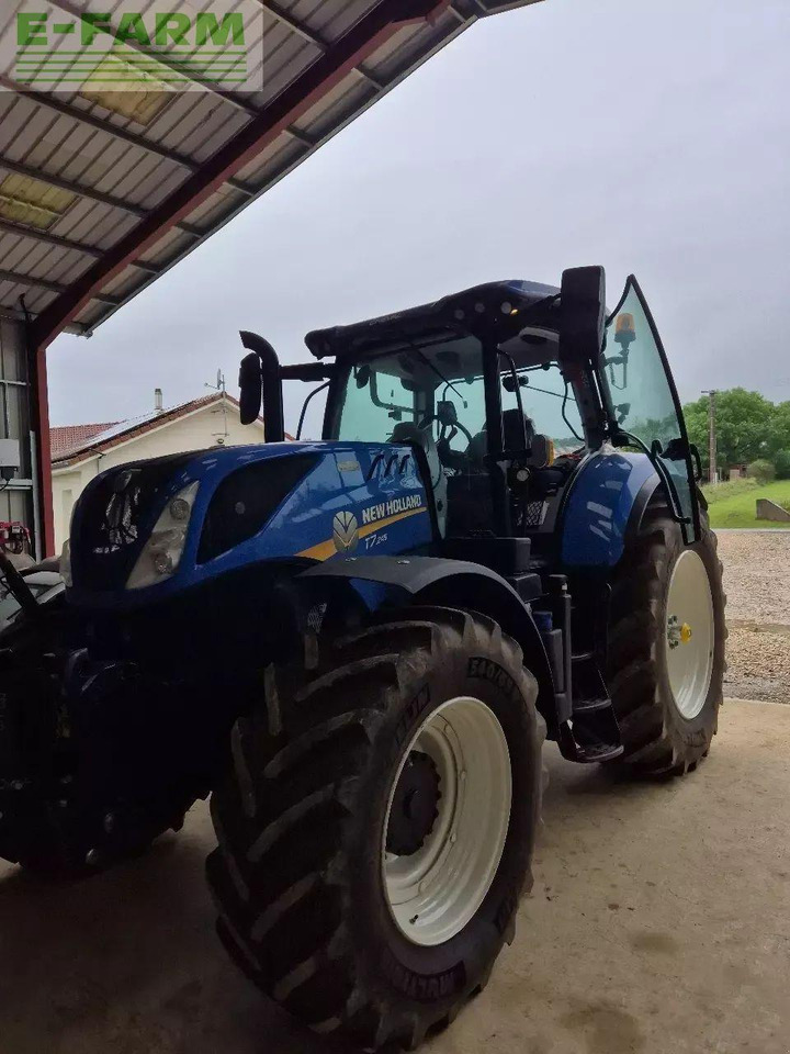 New Holland t 7.245 - Tractor: foto 1 New Holland t 7.245 - Tractor: foto 1