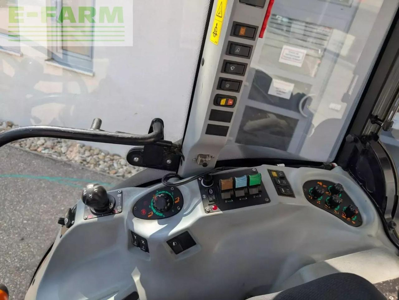 New Holland t4.90 f F - Tractor: foto 3 New Holland t4.90 f F - Tractor: foto 3