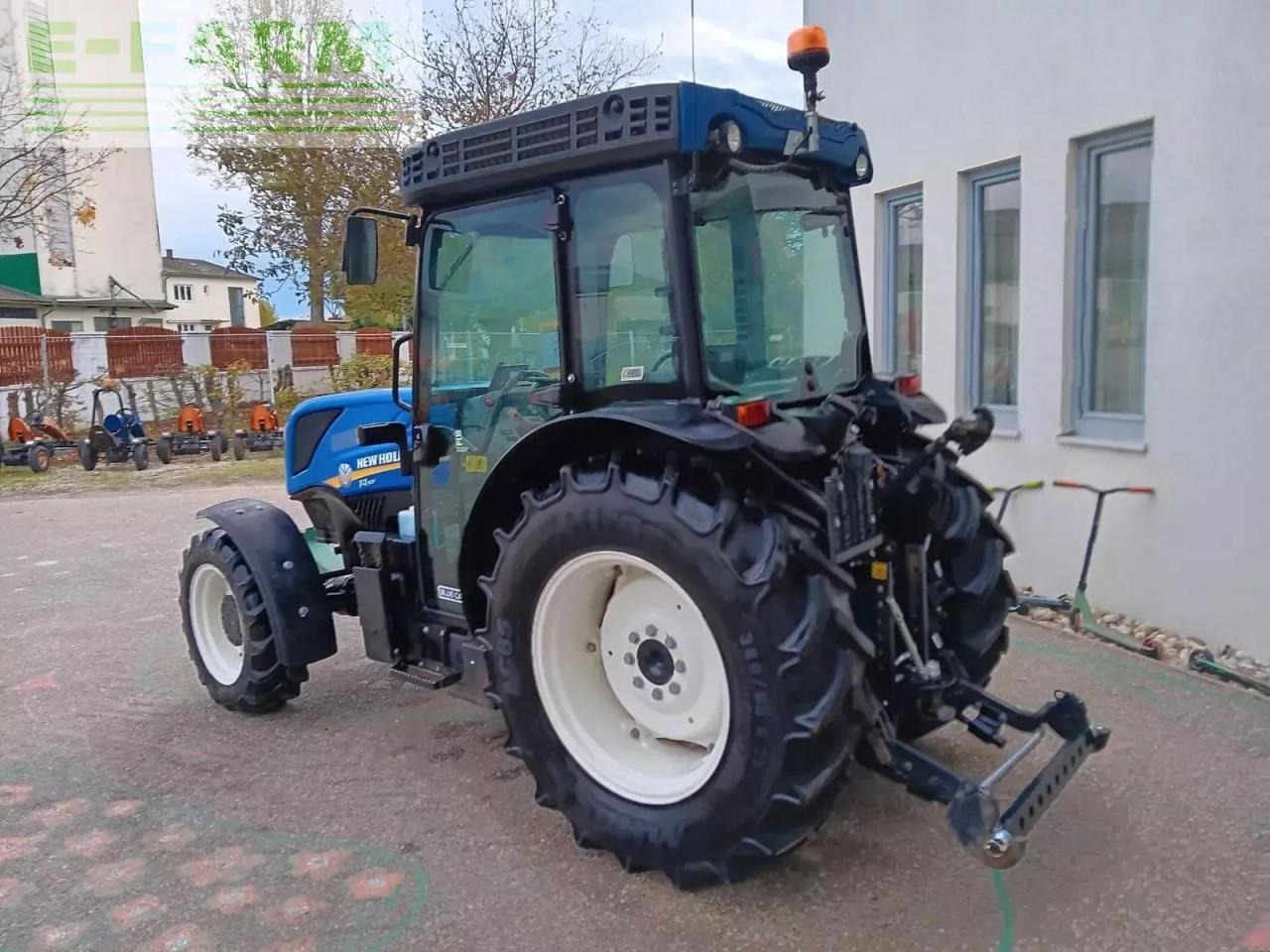 New Holland t4.90 f F - Tractor: foto 5 New Holland t4.90 f F - Tractor: foto 5