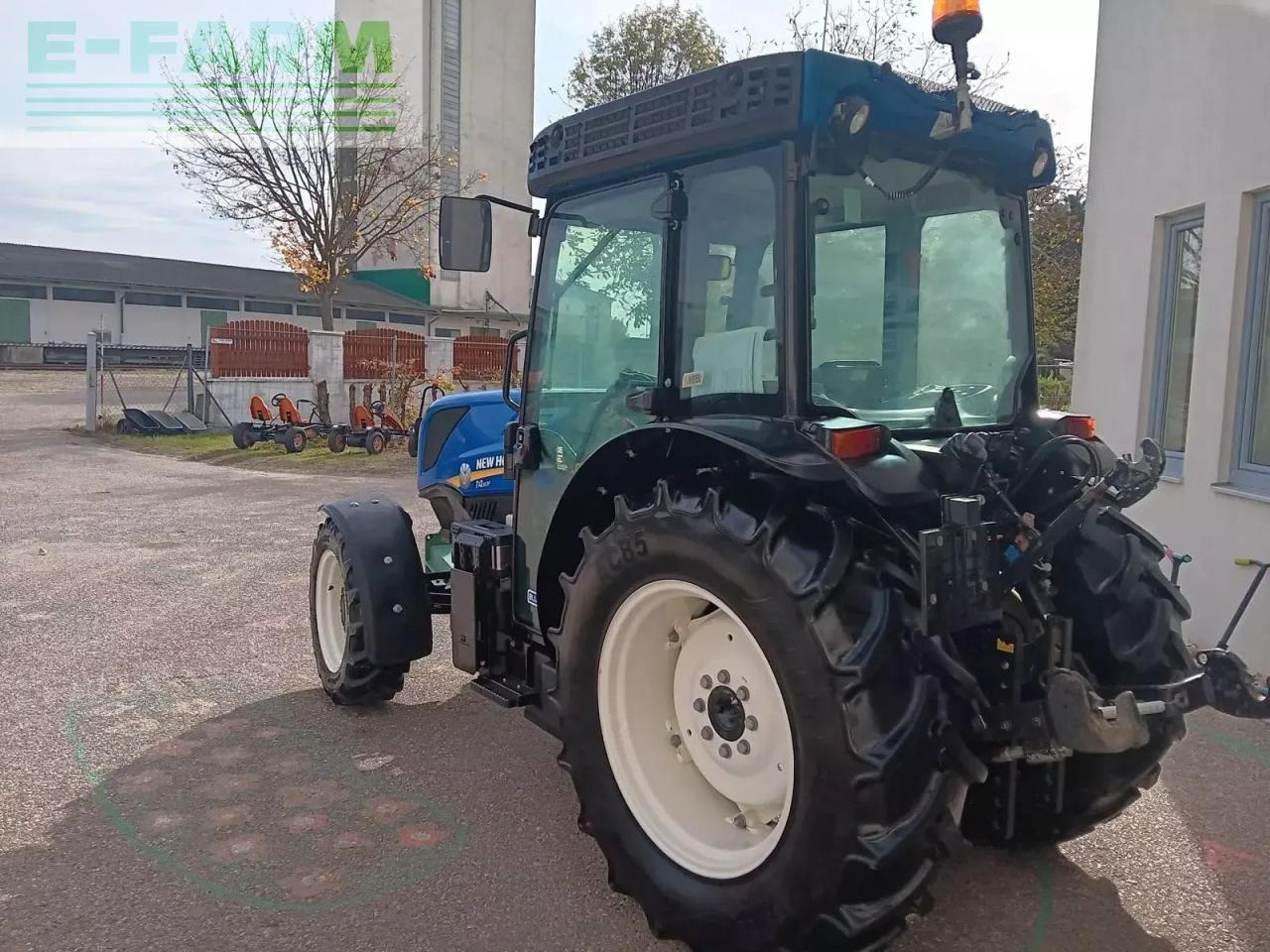 New Holland t4.90 f F - Tractor: foto 4 New Holland t4.90 f F - Tractor: foto 4