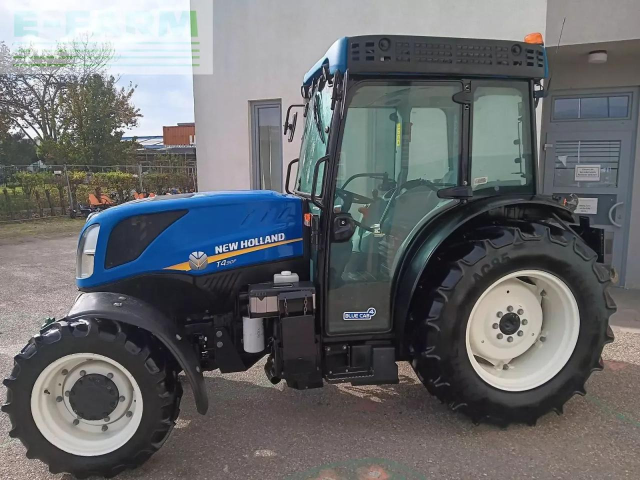 New Holland t4.90 f F - Tractor: foto 3 New Holland t4.90 f F - Tractor: foto 3