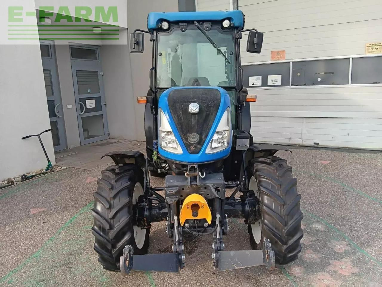 New Holland t4.90 f F - Tractor: foto 2 New Holland t4.90 f F - Tractor: foto 2