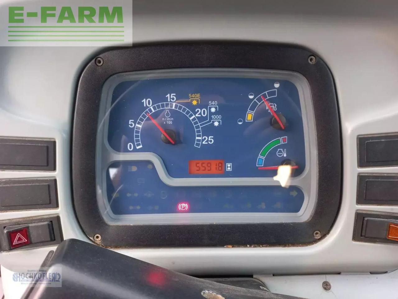 New Holland t4020 deluxe Deluxe - Tractor: foto 5 New Holland t4020 deluxe Deluxe - Tractor: foto 5