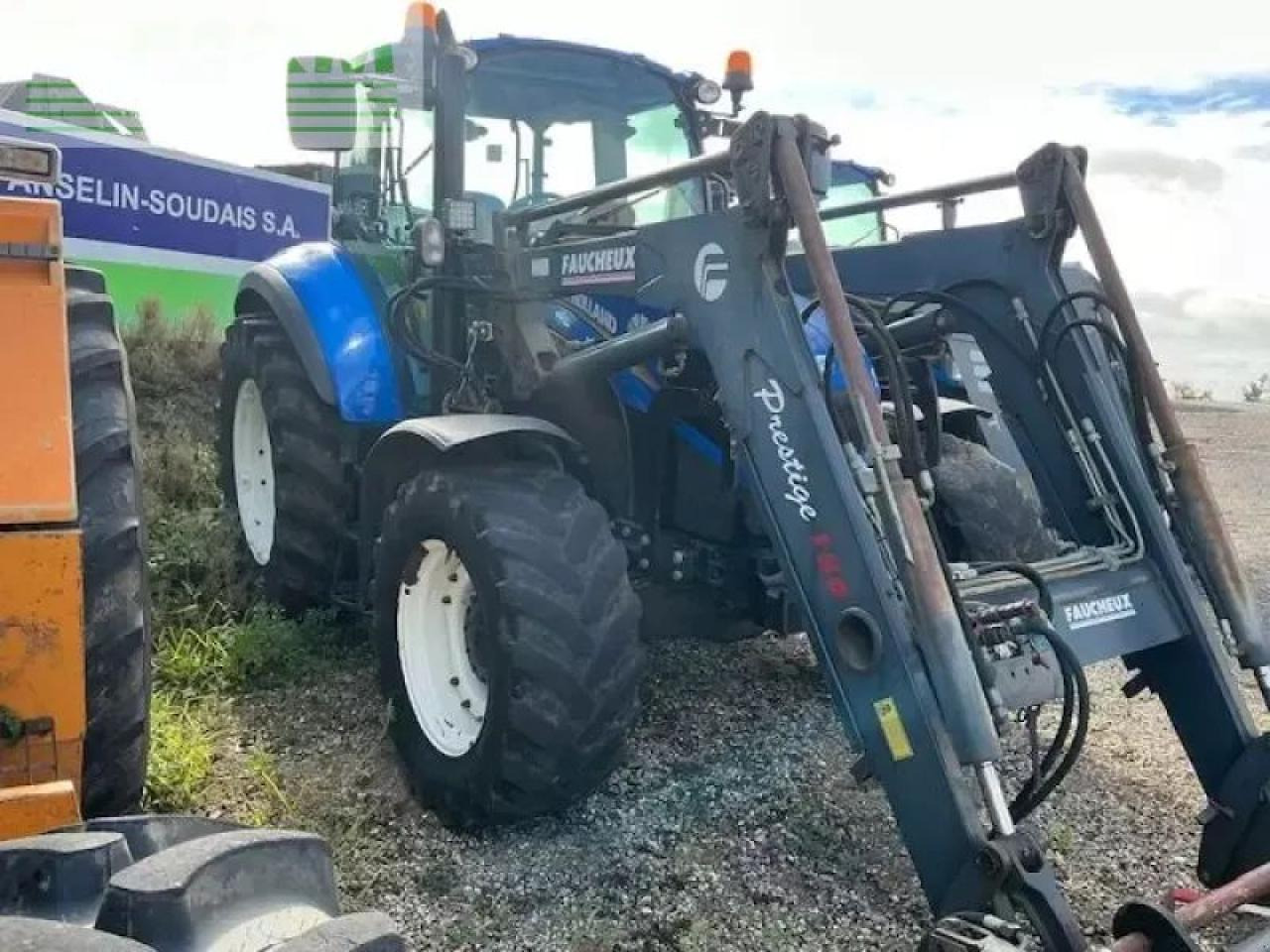 New Holland t5.105 - Tractor: foto 3 New Holland t5.105 - Tractor: foto 3