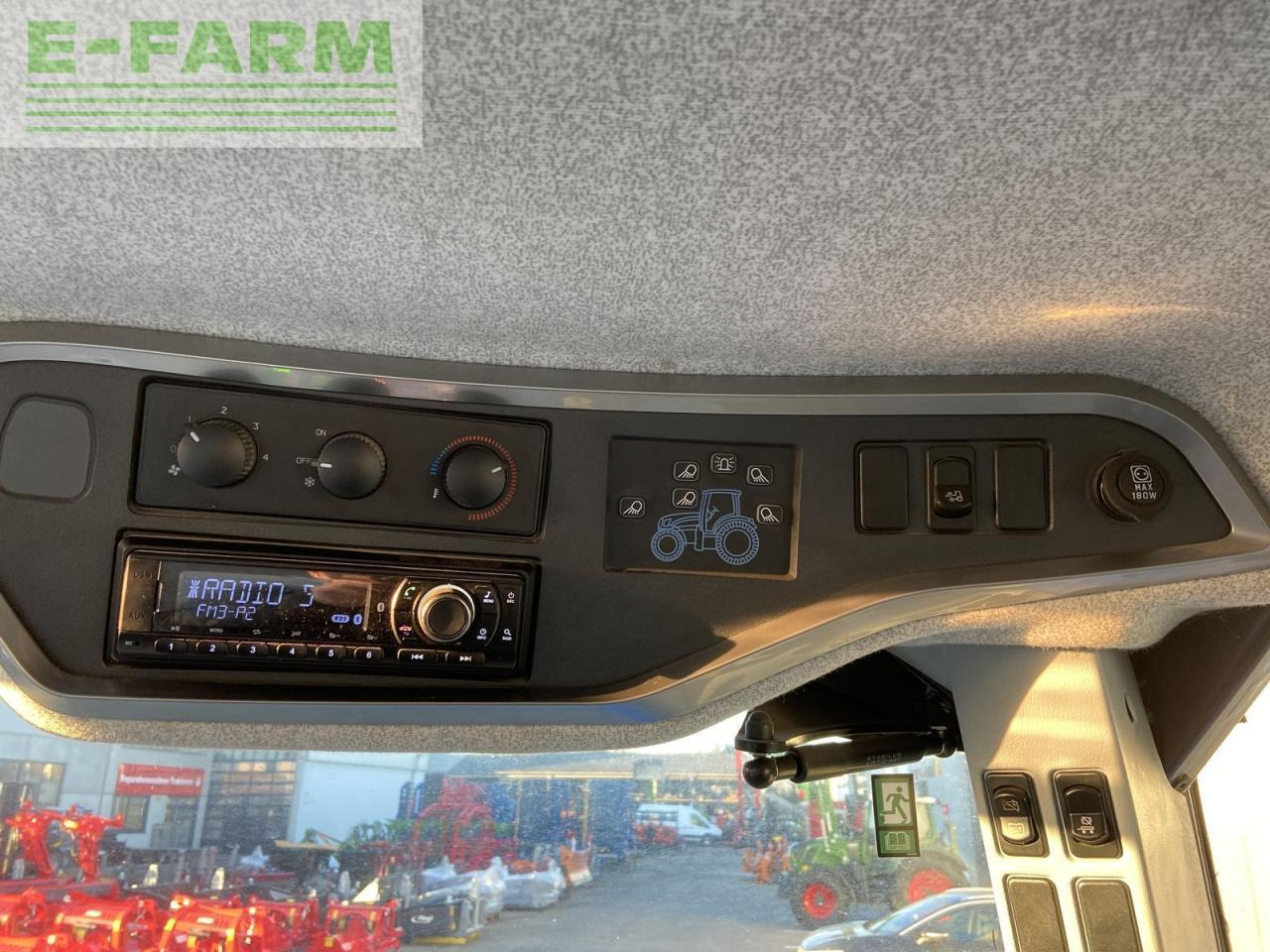 Tractor New Holland t5.120 dynamic command (stage v): foto 12 Tractor New Holland t5.120 dynamic command (stage v): foto 12