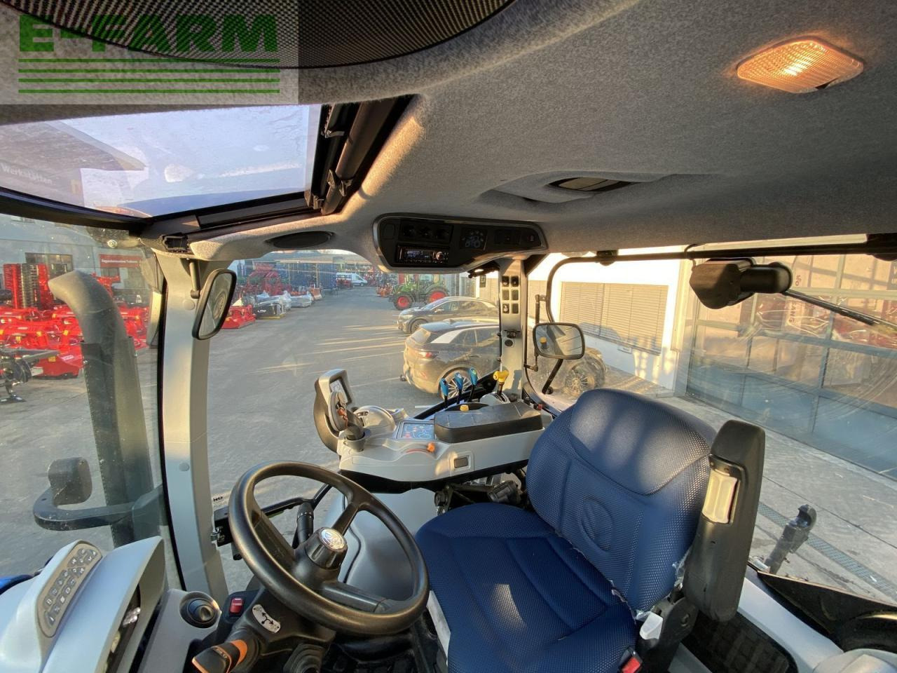 Tractor New Holland t5.120 dynamic command (stage v): foto 10 Tractor New Holland t5.120 dynamic command (stage v): foto 10