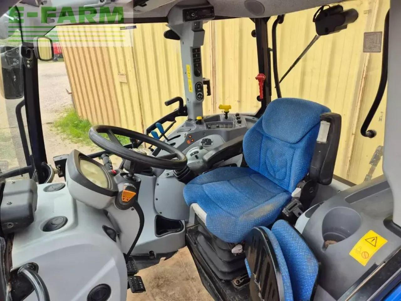 Tractor New Holland t5.95: foto 8