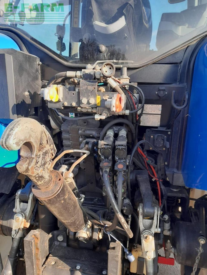 New Holland t6.140 auto command - Tractor: foto 4 New Holland t6.140 auto command - Tractor: foto 4