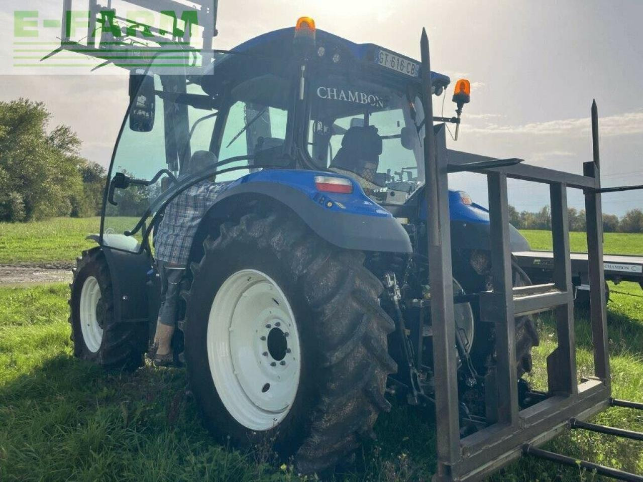 New Holland t6.145 - Tractor: foto 4 New Holland t6.145 - Tractor: foto 4