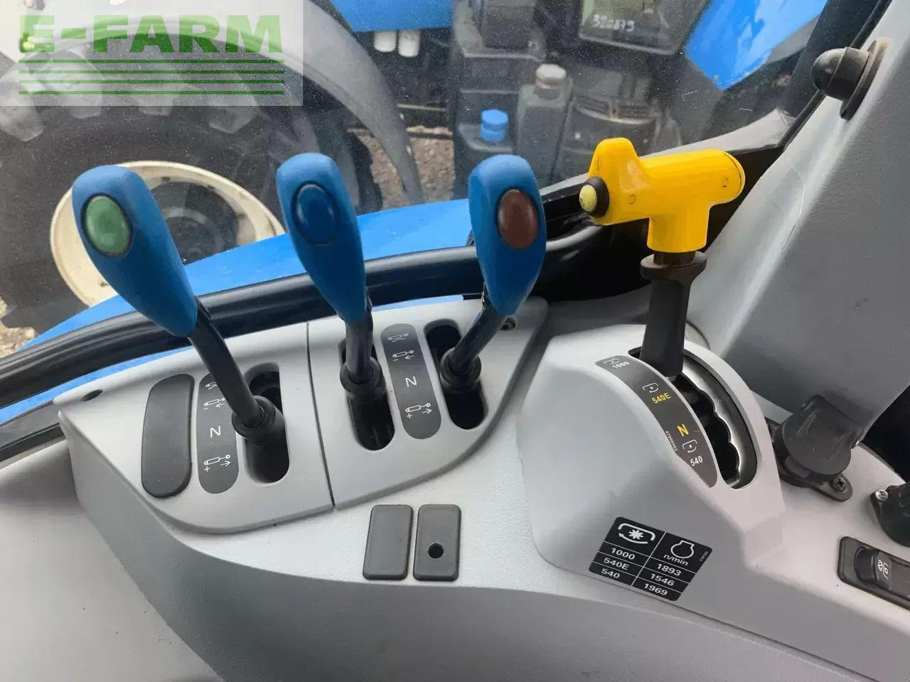 New Holland t6.145 dynamic command - Tractor: foto 4 New Holland t6.145 dynamic command - Tractor: foto 4
