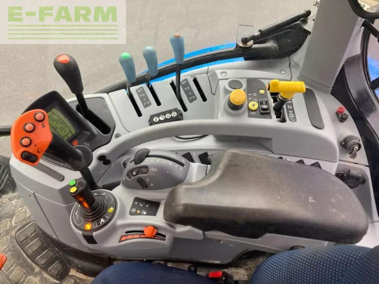 New Holland t6.155 - Tractor: foto 3 New Holland t6.155 - Tractor: foto 3