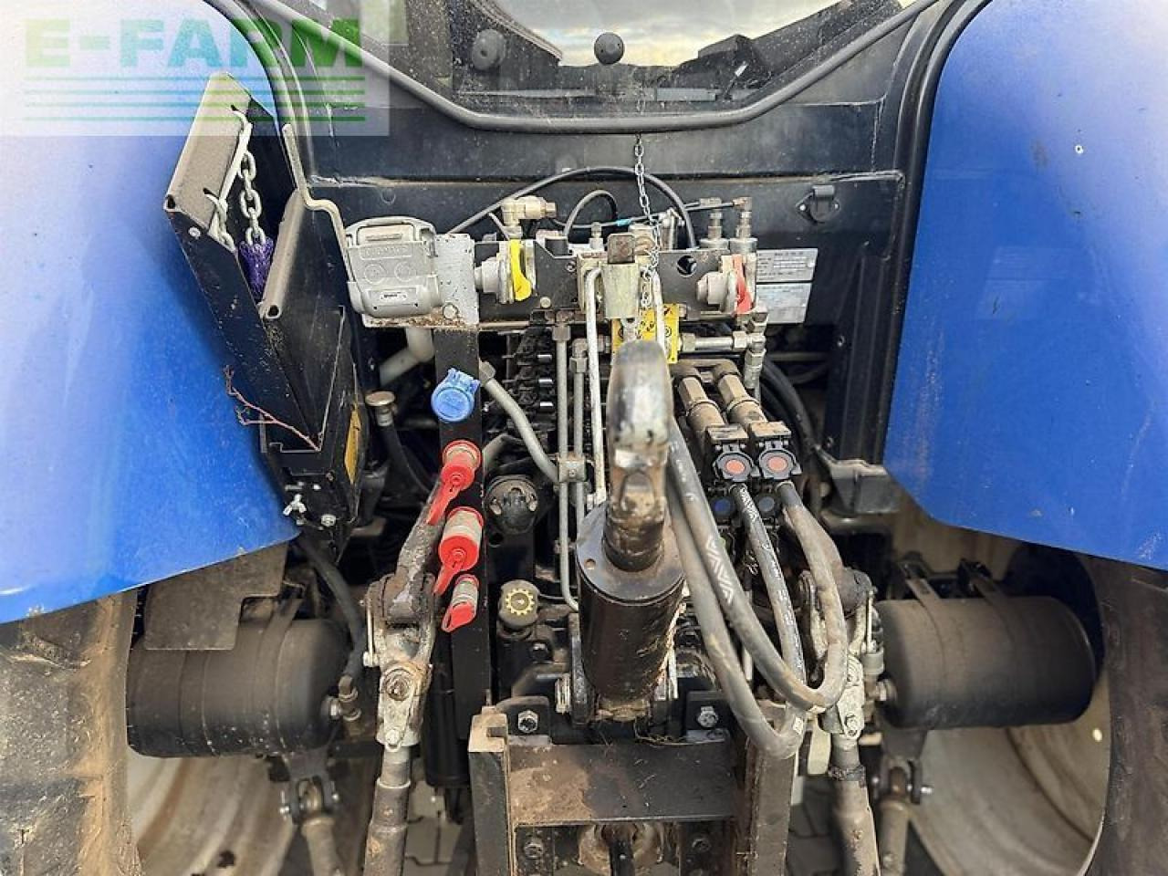 New Holland t6.175 electro command - Tractor: foto 4 New Holland t6.175 electro command - Tractor: foto 4