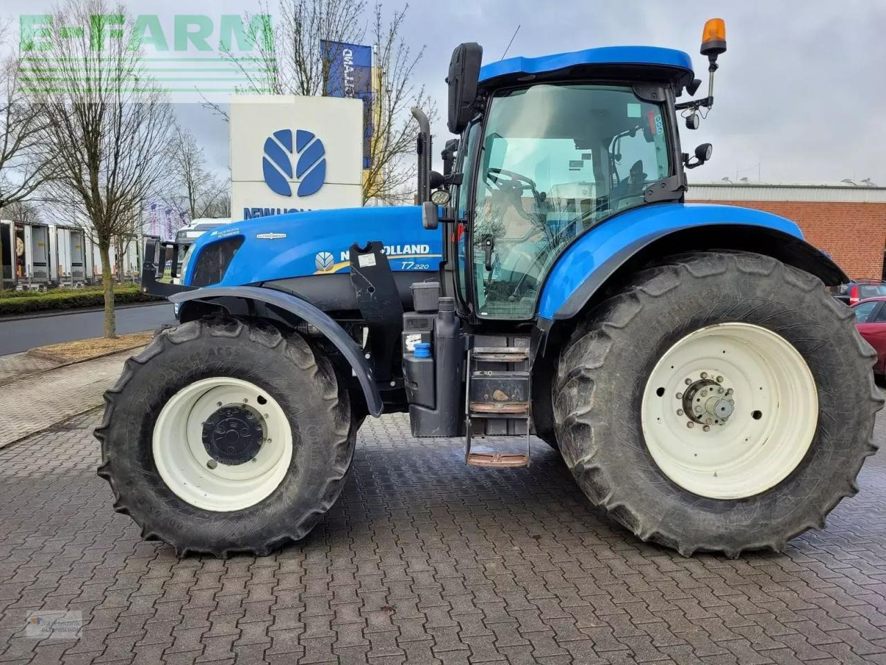 New Holland t7.220 ac - Tractor: foto 1 New Holland t7.220 ac - Tractor: foto 1