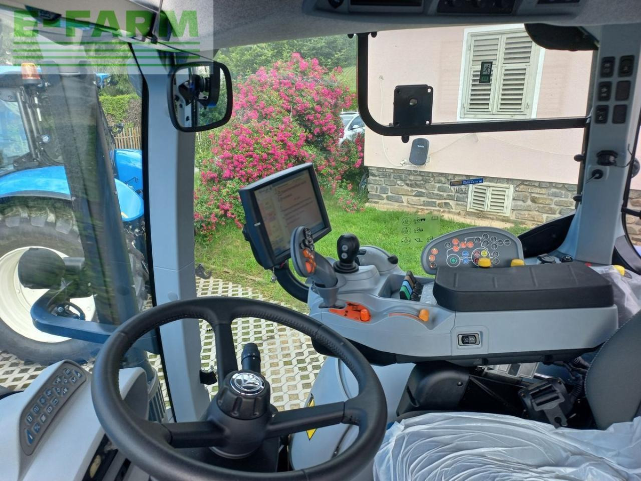 New Holland t7.270 auto command sidewinder ii (stage v) - Tractor: foto 5 New Holland t7.270 auto command sidewinder ii (stage v) - Tractor: foto 5