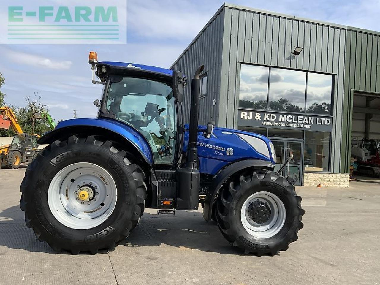 New Holland t7.270 blue power tractor (st24278) - Tractor: foto 1 New Holland t7.270 blue power tractor (st24278) - Tractor: foto 1