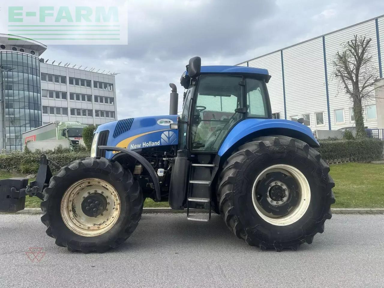 New Holland t8040 - Tractor: foto 3 New Holland t8040 - Tractor: foto 3