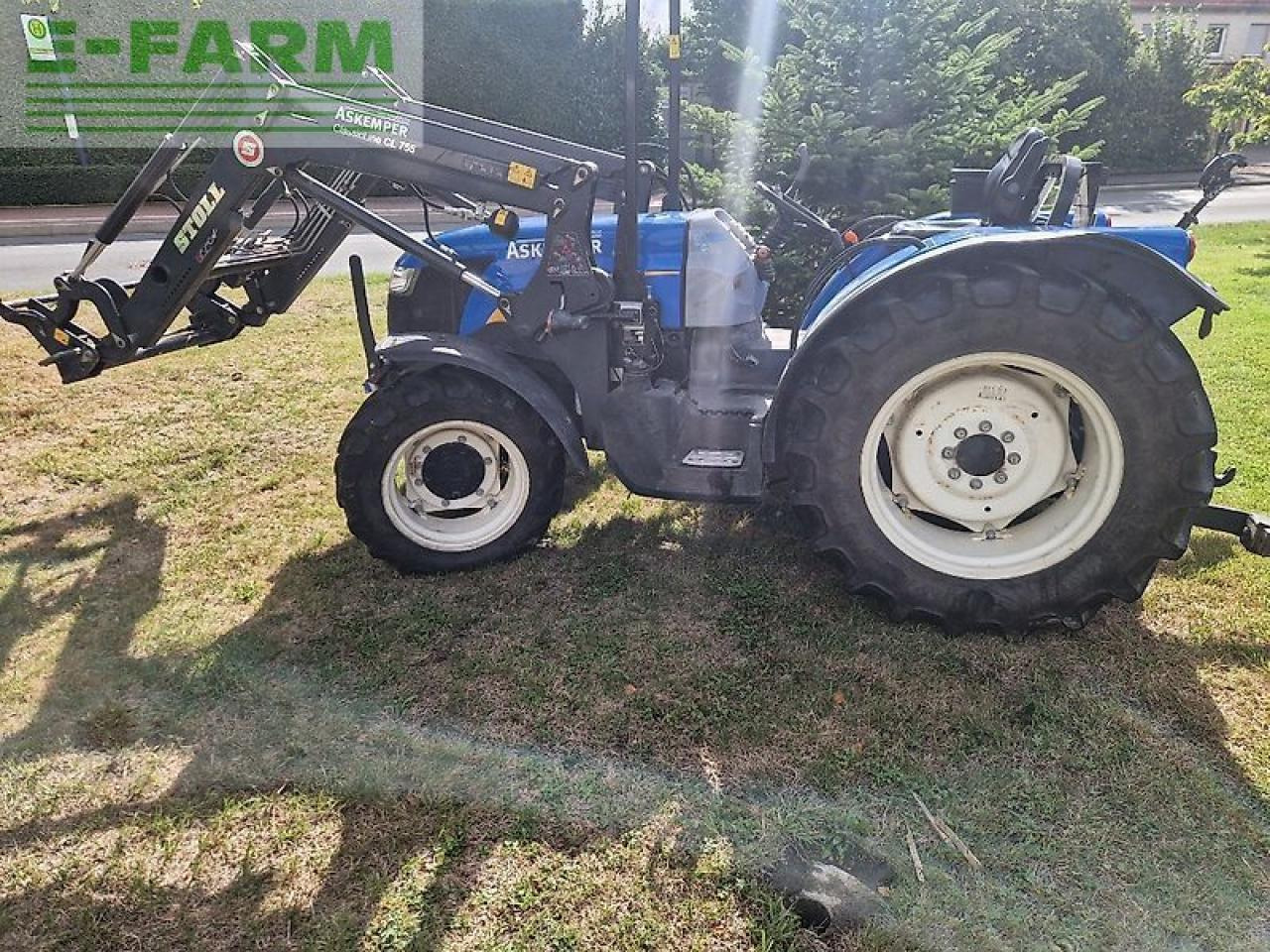 New Holland td 4020 f - Tractor: foto 1 New Holland td 4020 f - Tractor: foto 1