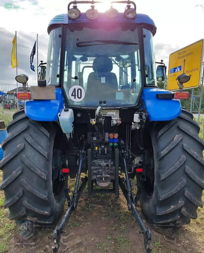 New Holland td5040 - Tractor: foto 2 New Holland td5040 - Tractor: foto 2