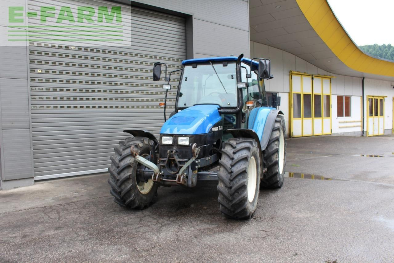 New Holland tl 80 - Tractor: foto 2 New Holland tl 80 - Tractor: foto 2
