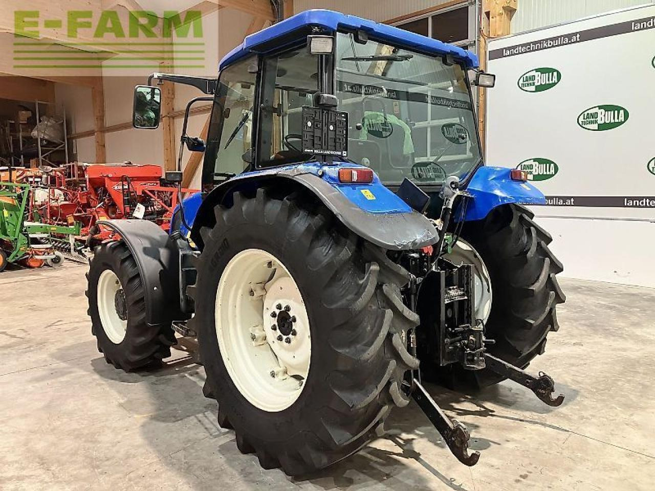 New Holland tl100a (4wd) A - Tractor: foto 4 New Holland tl100a (4wd) A - Tractor: foto 4