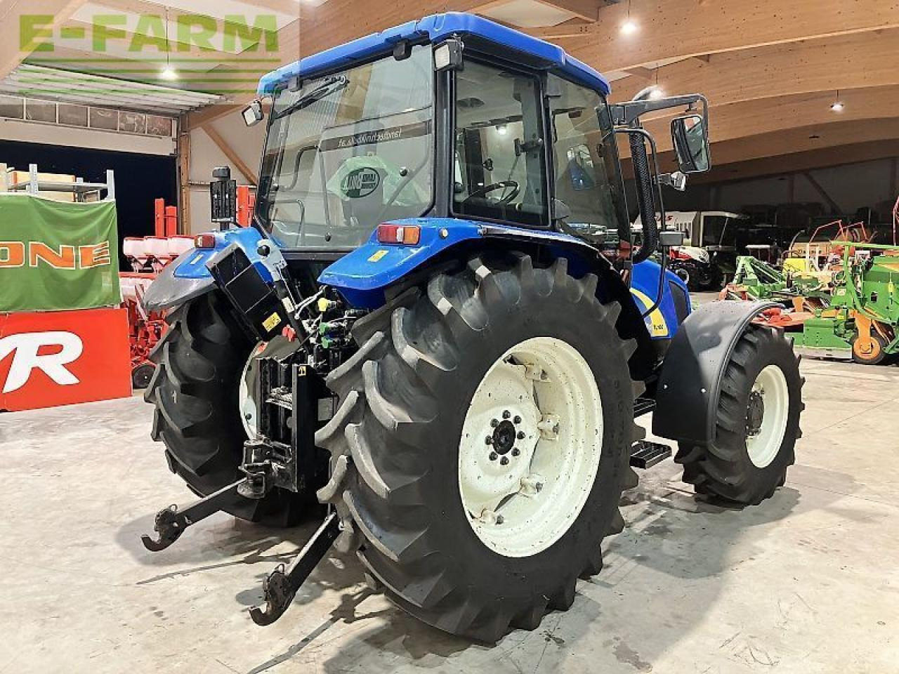 New Holland tl100a (4wd) A - Tractor: foto 3 New Holland tl100a (4wd) A - Tractor: foto 3