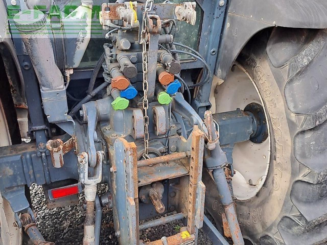 New Holland tn 75 s S - Tractor: foto 4 New Holland tn 75 s S - Tractor: foto 4