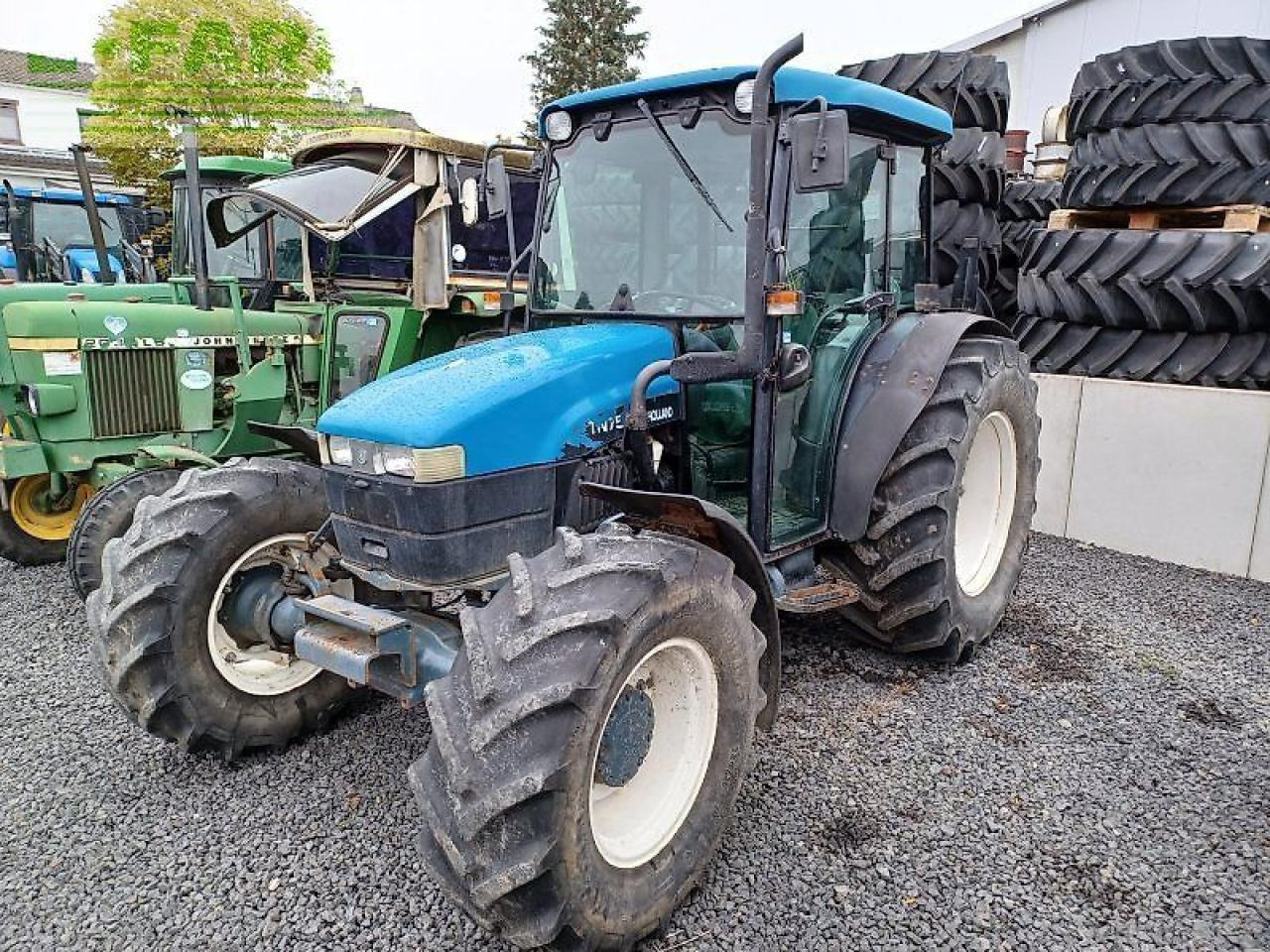 New Holland tn 75 s S - Tractor: foto 1 New Holland tn 75 s S - Tractor: foto 1