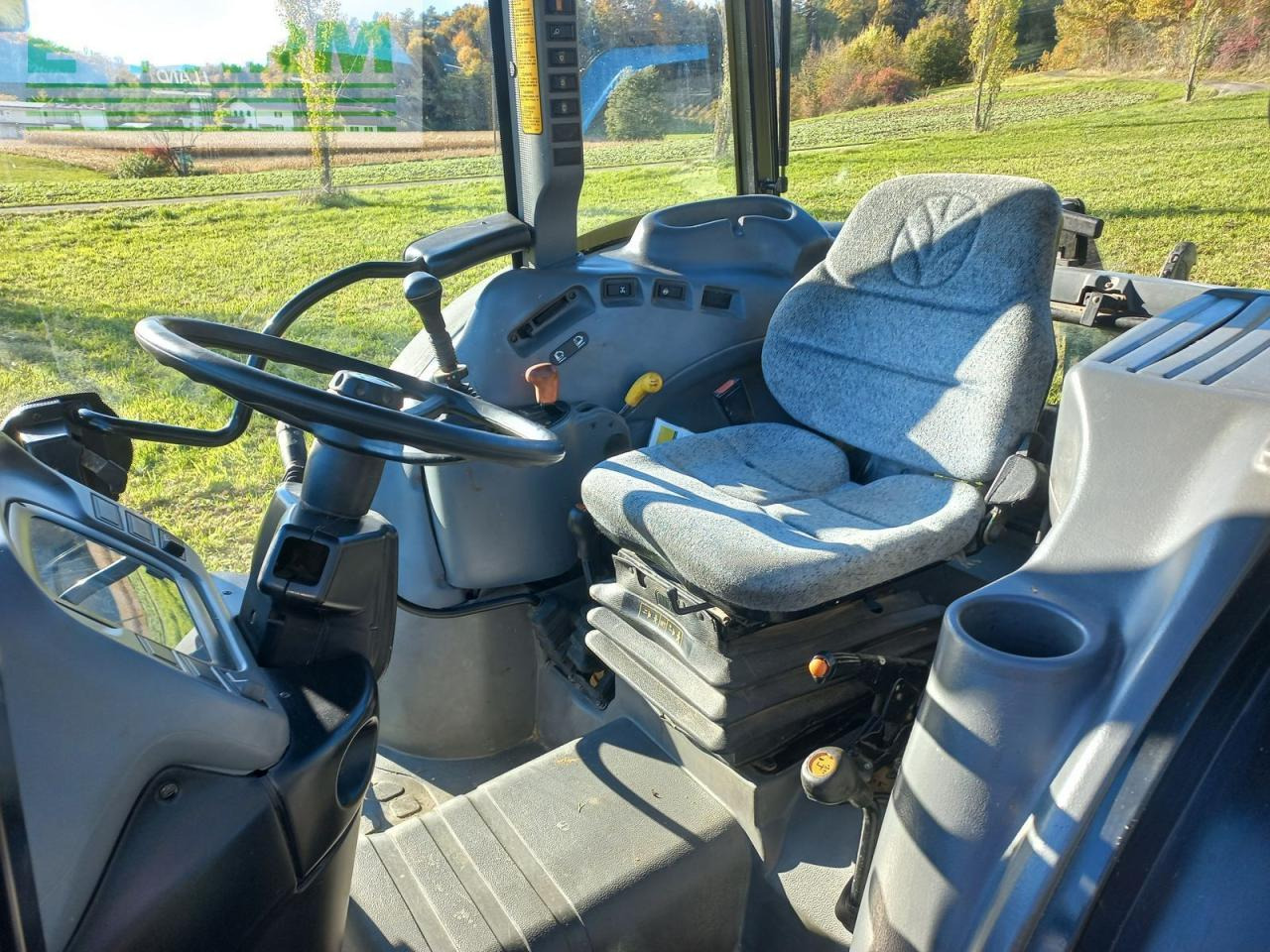 New Holland tn-d 70 a D - Tractor: foto 4 New Holland tn-d 70 a D - Tractor: foto 4