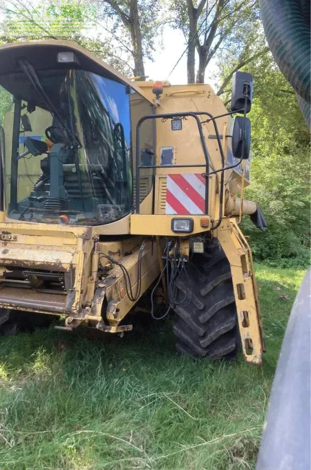 New Holland tx66 sl - Cosechadora de granos: foto 1 New Holland tx66 sl - Cosechadora de granos: foto 1