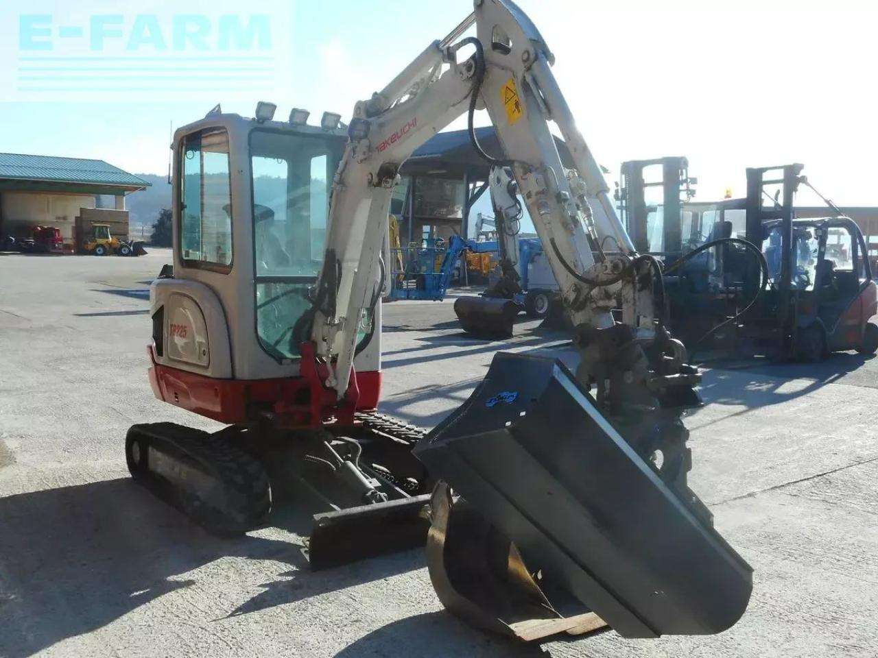 Takeuchi tb 225 ( 2.400kg ) mit hydr. verstellfahrwerk - Miniexcavadora: foto 5 Takeuchi tb 225 ( 2.400kg ) mit hydr. verstellfahrwerk - Miniexcavadora: foto 5