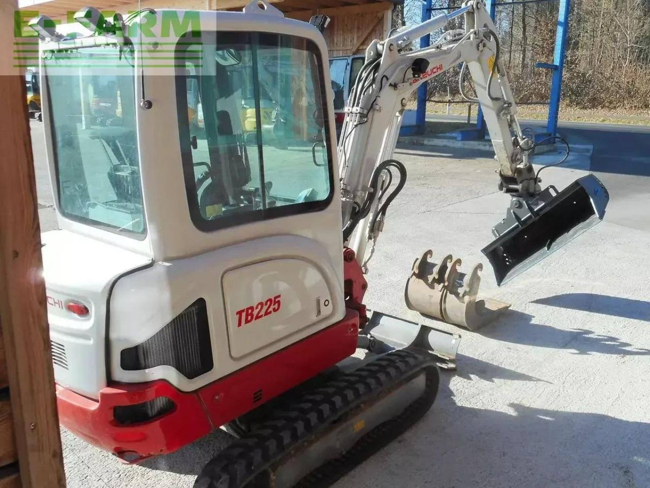 Takeuchi tb 225 ( 2.400kg ) mit hydr. verstellfahrwerk - Miniexcavadora: foto 4 Takeuchi tb 225 ( 2.400kg ) mit hydr. verstellfahrwerk - Miniexcavadora: foto 4