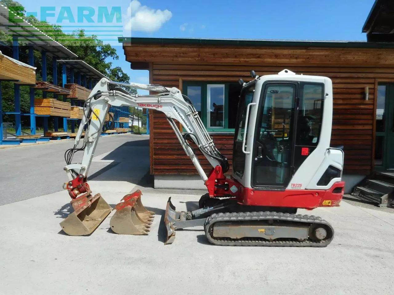 Takeuchi tb 225 mit powertilt + 3 löffel ( 2.400 kg ) - Miniexcavadora: foto 1 Takeuchi tb 225 mit powertilt + 3 löffel ( 2.400 kg ) - Miniexcavadora: foto 1