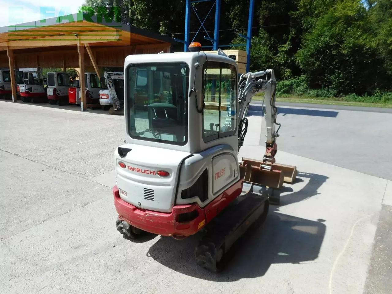 Takeuchi tb 225 mit powertilt + 3 löffel ( 2.400 kg ) - Miniexcavadora: foto 4 Takeuchi tb 225 mit powertilt + 3 löffel ( 2.400 kg ) - Miniexcavadora: foto 4