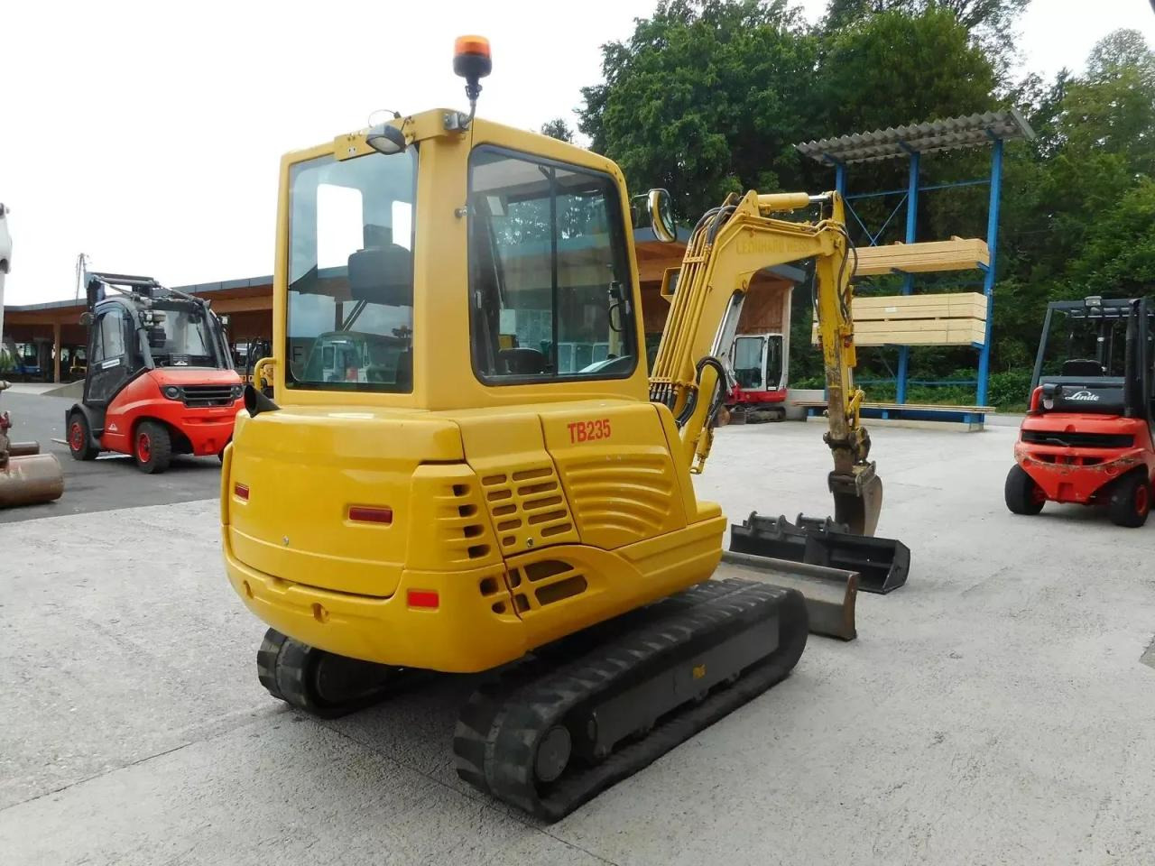 Takeuchi tb 235 ( 3.605kg ) powertilt + hydr. sw - Miniexcavadora: foto 4 Takeuchi tb 235 ( 3.605kg ) powertilt + hydr. sw - Miniexcavadora: foto 4