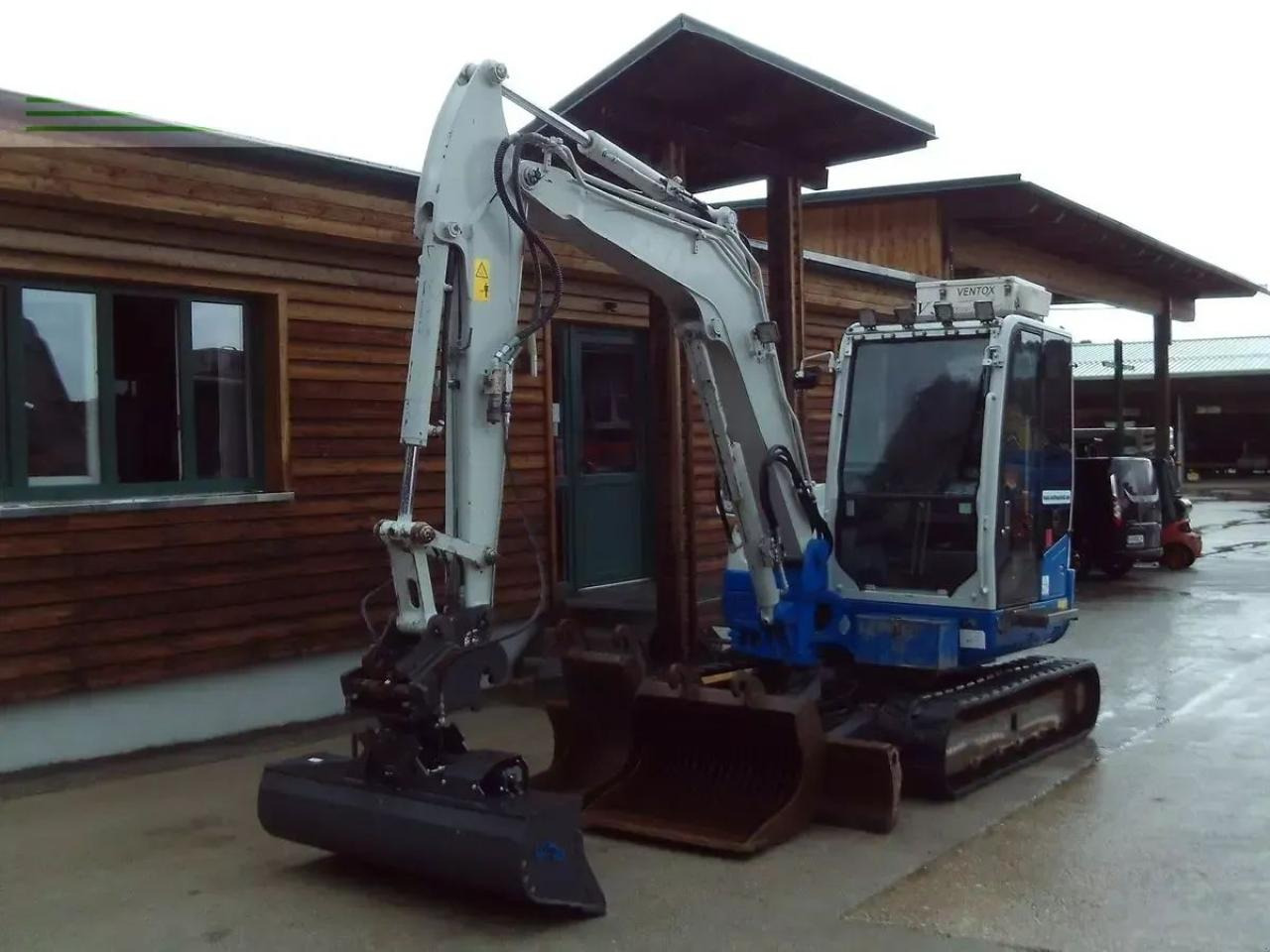 Takeuchi tb 260 ( 5.735kg ) hydr. sw + 3 löffel - Miniexcavadora: foto 2 Takeuchi tb 260 ( 5.735kg ) hydr. sw + 3 löffel - Miniexcavadora: foto 2