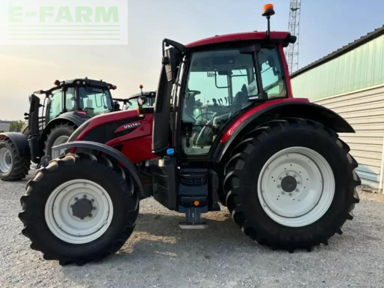 Valtra n135h - Tractor: foto 1 Valtra n135h - Tractor: foto 1