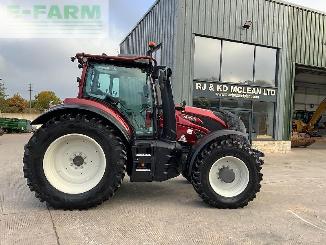 Valtra t235 active twin track reverse drive Active - Tractor: foto 1 Valtra t235 active twin track reverse drive Active - Tractor: foto 1