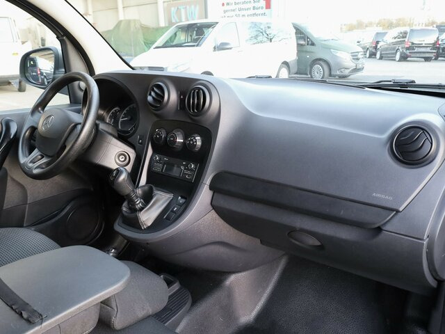 MERCEDES-BENZ Citan 111 CDI Kasten,Klima... - Furgoneta pequeña: foto 5 MERCEDES-BENZ Citan 111 CDI Kasten,Klima... - Furgoneta pequeña: foto 5