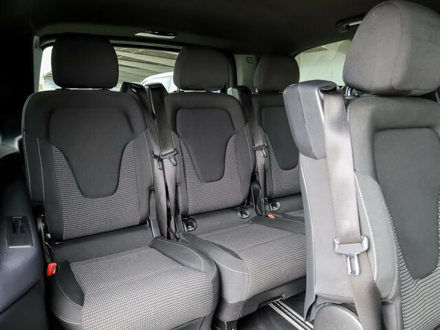 MERCEDES-BENZ EQV 300 lang,8Sitzer,2xSchiebetür,360°Kamera... - Furgoneta de pasajeros, Furgoneta eléctrica: foto 4 MERCEDES-BENZ EQV 300 lang,8Sitzer,2xSchiebetür,360°Kamera... - Furgoneta de pasajeros, Furgoneta eléctrica: foto 4