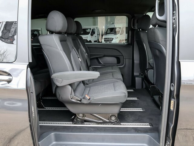 MERCEDES-BENZ EQV 300 lang,8Sitzer,2xSchiebetür,360°Kamera... - Furgoneta de pasajeros, Furgoneta eléctrica: foto 5 MERCEDES-BENZ EQV 300 lang,8Sitzer,2xSchiebetür,360°Kamera... - Furgoneta de pasajeros, Furgoneta eléctrica: foto 5
