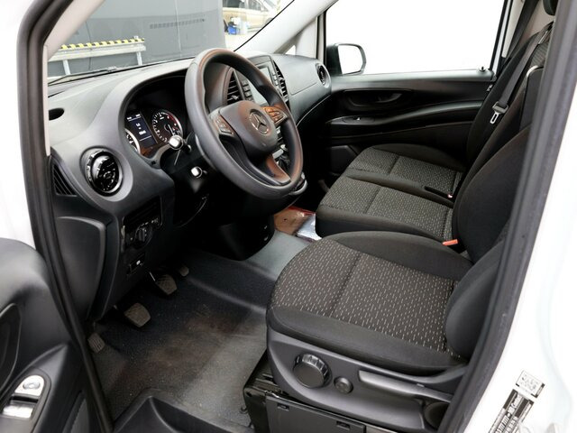 MERCEDES-BENZ Vito 114 Mixto,6 Sitzer,Klima,Navi,Tempomat... - Furgoneta pequeña: foto 2 MERCEDES-BENZ Vito 114 Mixto,6 Sitzer,Klima,Navi,Tempomat... - Furgoneta pequeña: foto 2