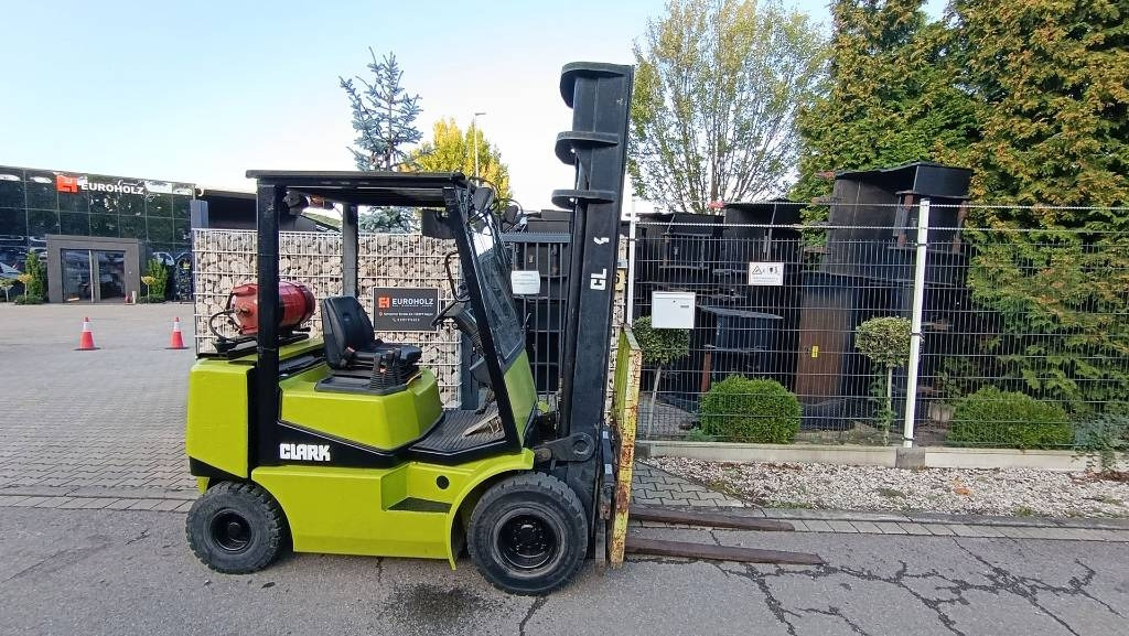 Clark CGP 25 Duplex, hydr. Seitenschieber, Hubhöhe 4,15 - Carretilla elevadora de gas: foto 1 Clark CGP 25 Duplex, hydr. Seitenschieber, Hubhöhe 4,15 - Carretilla elevadora de gas: foto 1