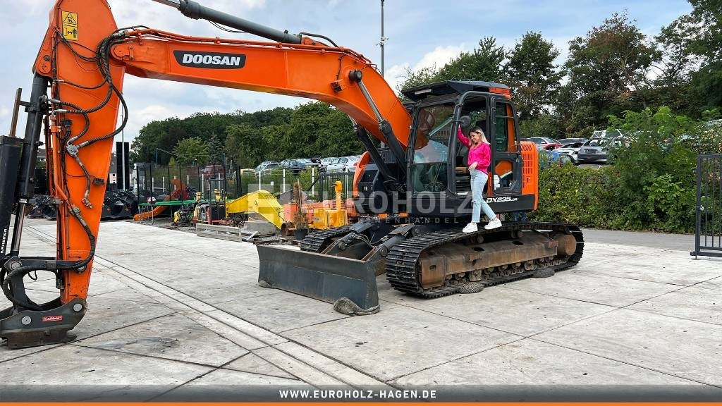 Doosan Kettenbagger DX 235 LCR-5, hyd. SW OilQuick 70-55 - Excavadora de cadenas: foto 2 Doosan Kettenbagger DX 235 LCR-5, hyd. SW OilQuick 70-55 - Excavadora de cadenas: foto 2